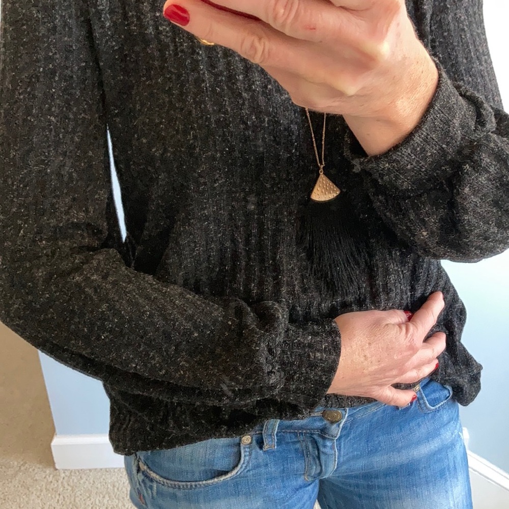 Ribbed, Puff Sleeve Tunic Top - Picture 8 of 13